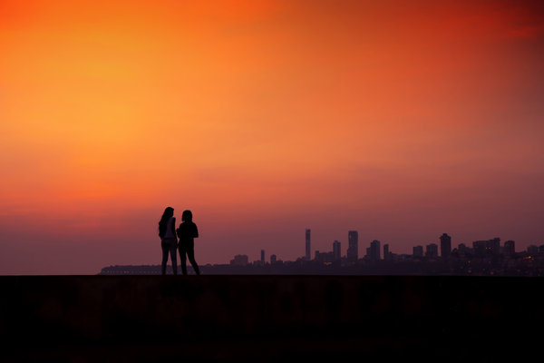 india-mumbai-skyline-sunset-girls-vanheijst.jpg 